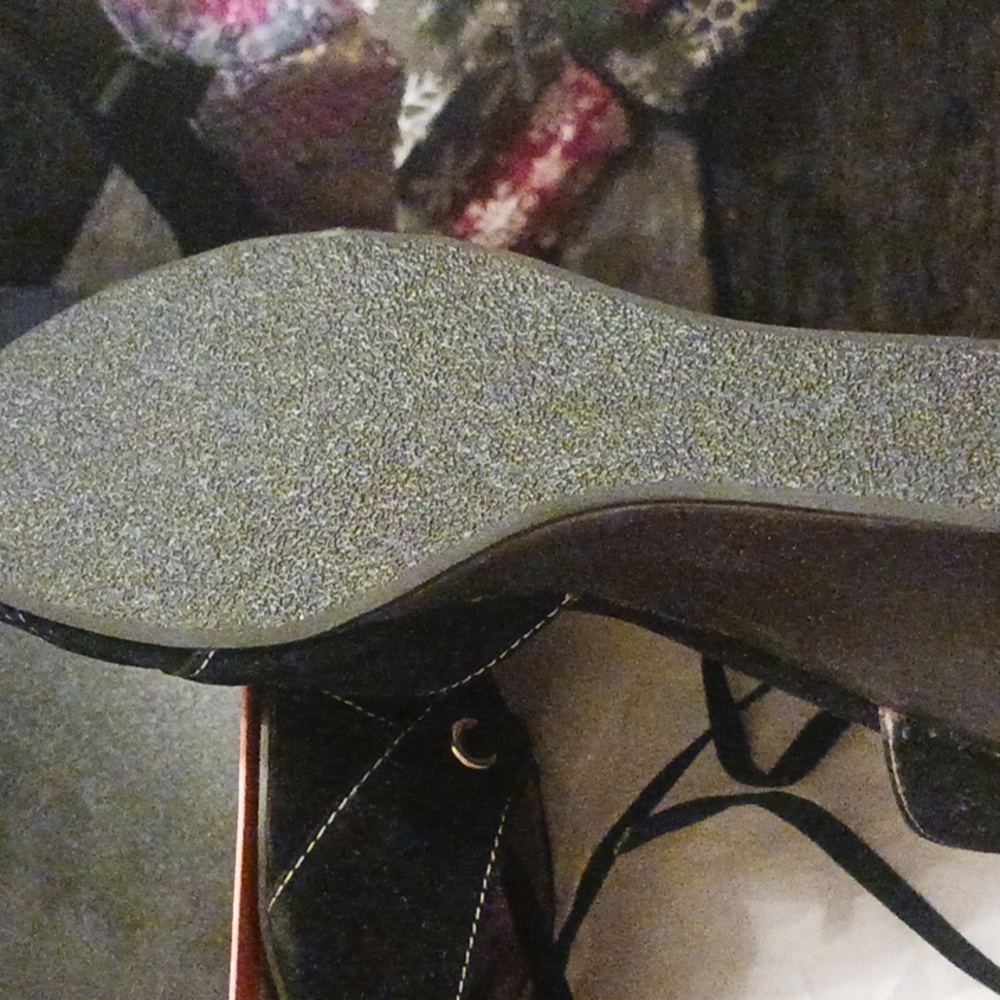 Shoes - Picture 4 of 4